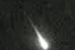 Large meteor shoots across Alderley