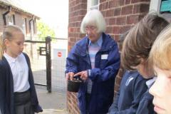 Primary school children celebrate International Peace Day