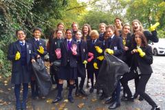 Alderley girls pick up litter