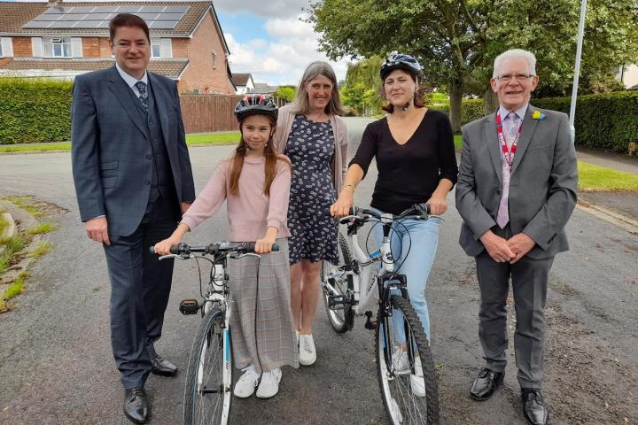 Group picture with bikes