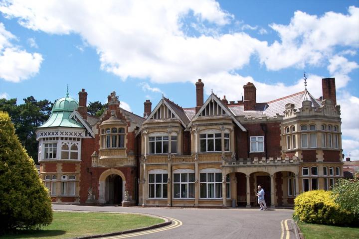 Bletchley_Park_-_Draco2008 (1)